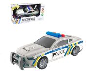 Policejn� auto na setrva�n�k s �esk�m zvukem