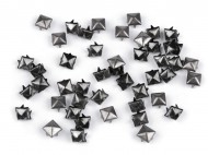 Cvoky na obleen z nerezov oceli 7x7 mm pyramida 2 nikl ern, 50 ks - zvtit obrzek