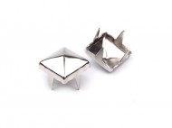 Cvoky na obleen 7x7mm pyramida