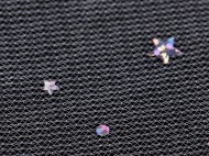 Tyl dekoran s hvzdikami hologram e 48 cm - zvtit obrzek